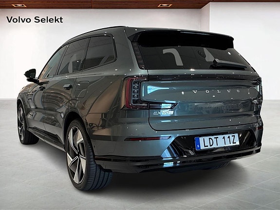 Volvo EX90 2 of 21