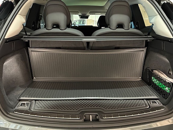 Volvo EX90 13 of 21