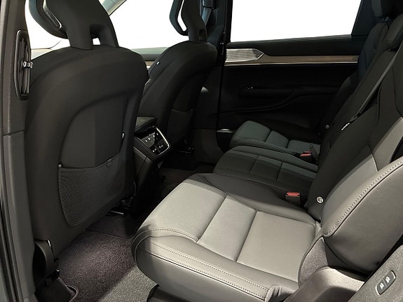 Volvo EX90 6 of 21