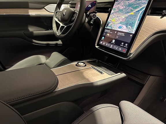 Volvo EX90 18 of 21