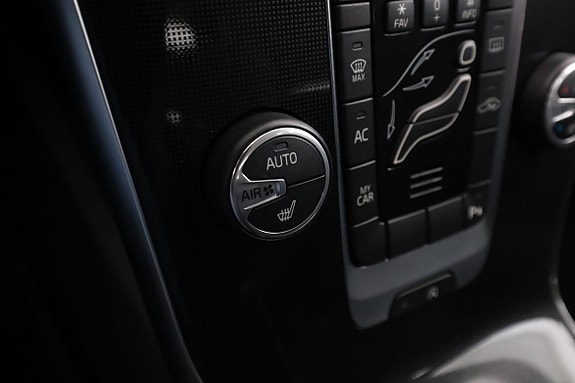 Volvo V40 Cross Country 25 of 30
