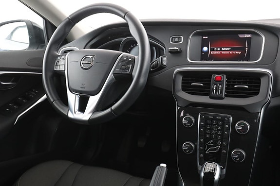 Volvo V40 Cross Country 14 of 30