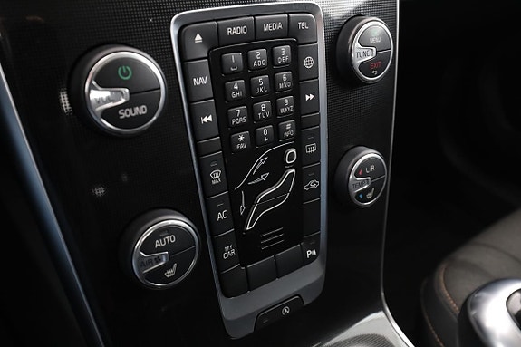 Volvo V40 Cross Country 24 of 30