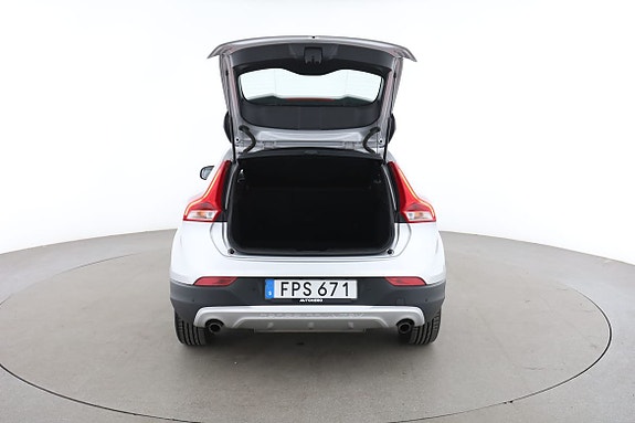 Volvo V40 Cross Country 17 of 30
