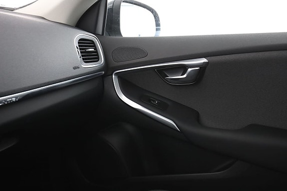 Volvo V40 Cross Country 29 of 30