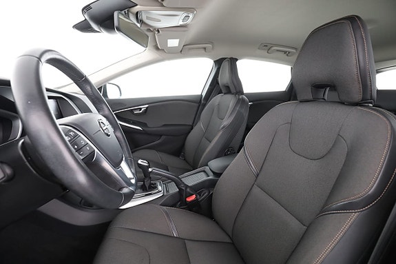 Volvo V40 Cross Country 11 of 30