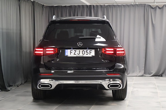 Mercedes-Benz GLB220 d 4 of 23