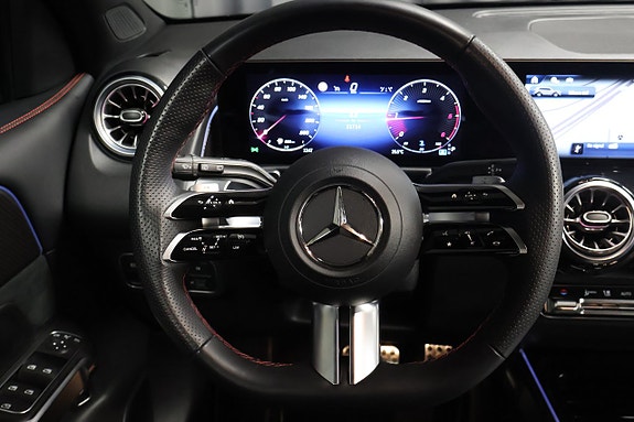 Mercedes-Benz GLB220 d 15 of 23