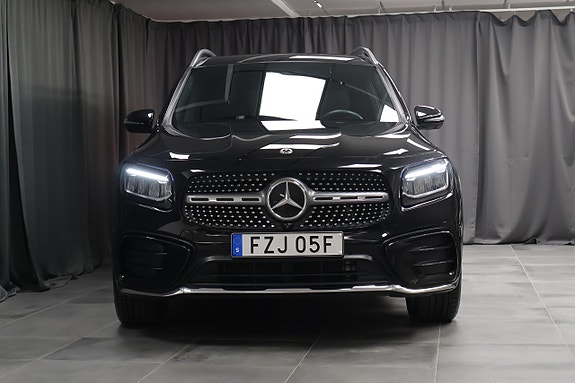 Mercedes-Benz GLB220 d 3 of 23
