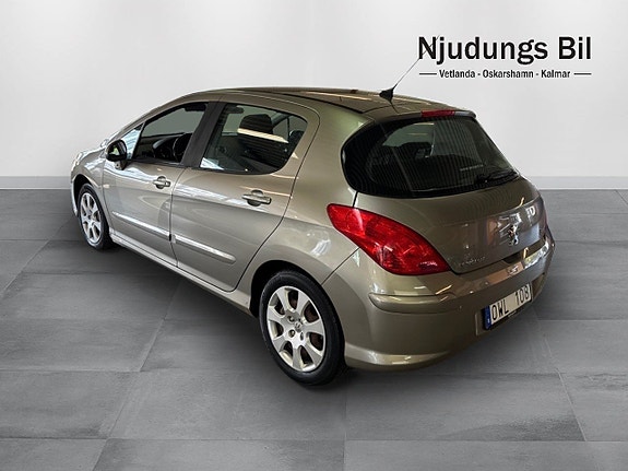 Peugeot 308 2 of 9