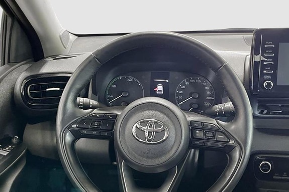 Toyota Yaris 11 of 12