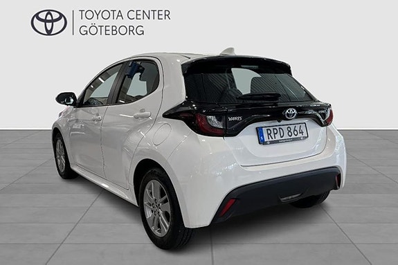 Toyota Yaris 4 of 12