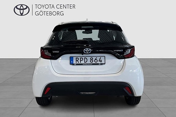 Toyota Yaris 6 of 12