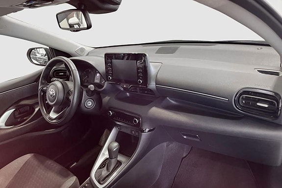 Toyota Yaris 8 of 12