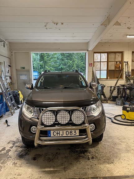 Mitsubishi L200 2 of 7