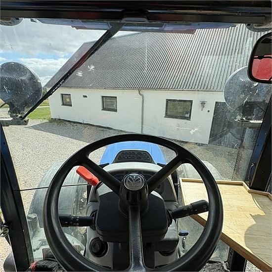 New Holland T6070 19 of 30