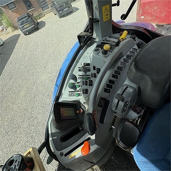 New Holland T6070 20 of 30