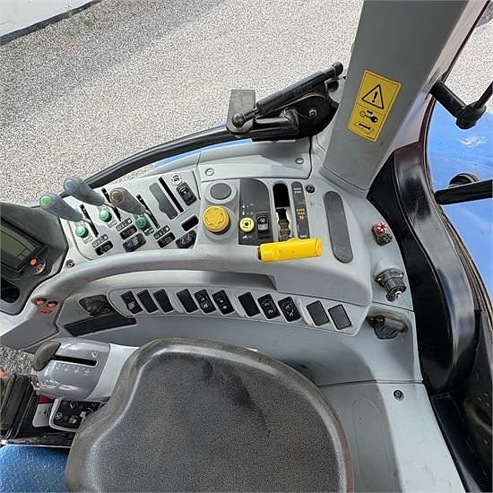 New Holland T6070 21 of 30