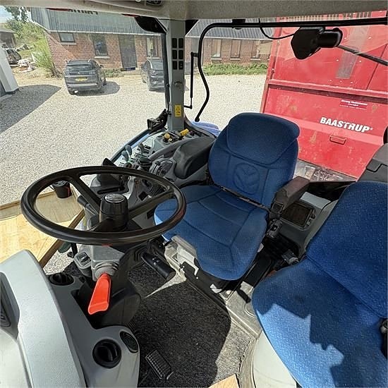 New Holland T6070 17 of 30