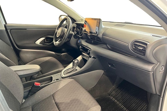 Toyota Yaris 7 of 21