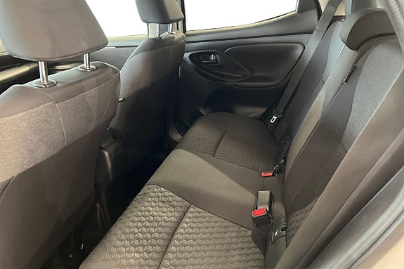 Toyota Yaris 13 of 21