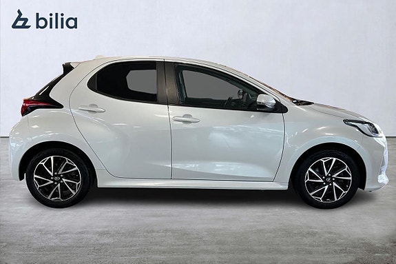 Toyota Yaris 18 of 21