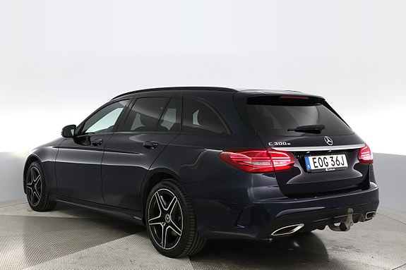 Mercedes-Benz C300 4 of 27