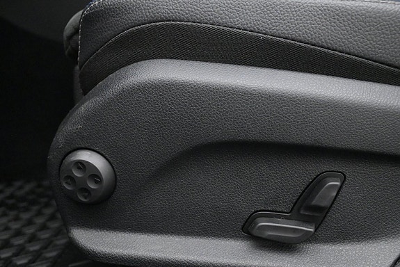 Mercedes-Benz C300 13 of 27