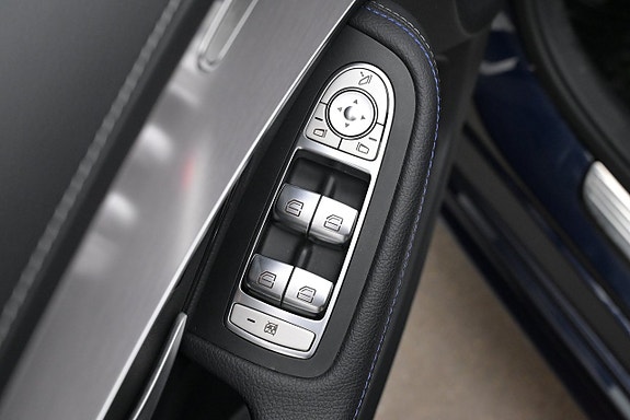 Mercedes-Benz C300 11 of 27