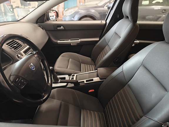 Volvo V50 12 of 14