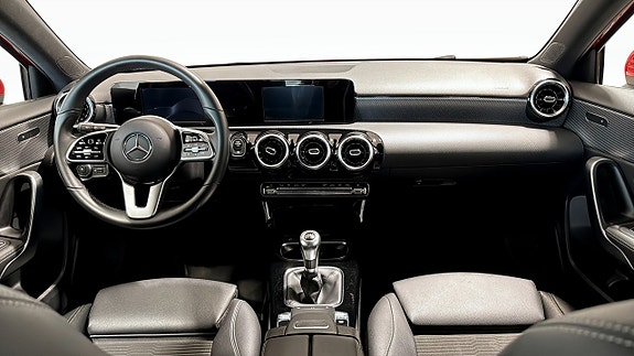 Mercedes-Benz A180 4 of 12