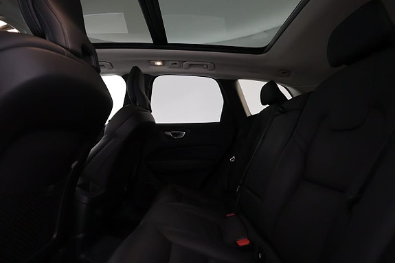 Volvo XC60 10 of 17