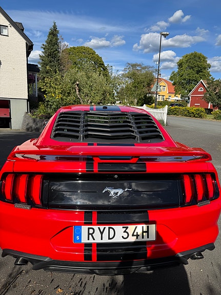 Ford Mustang 3 of 4