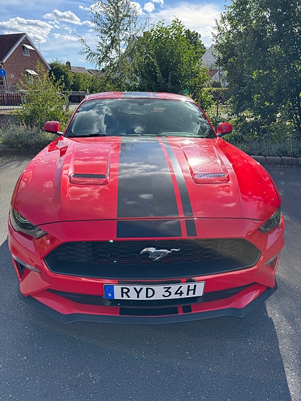 Ford Mustang 2 of 4