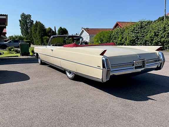 Cadillac Convertible 2 of 18