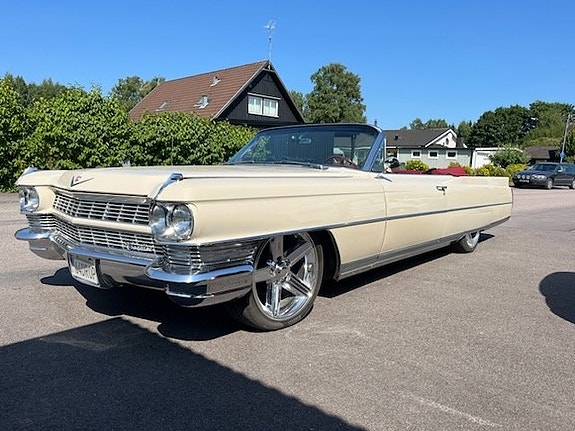 Cadillac Convertible 4 of 18
