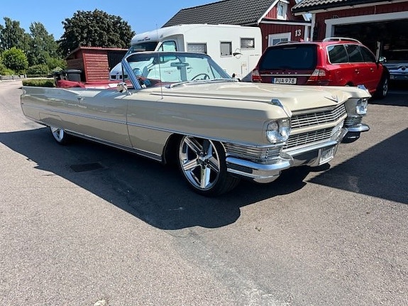 Cadillac Convertible 3 of 18