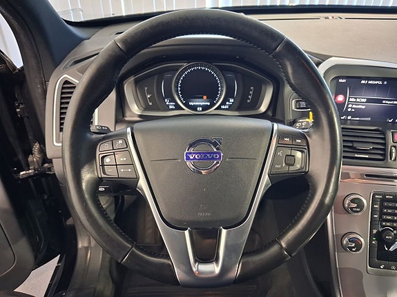 Volvo XC60 8 of 14