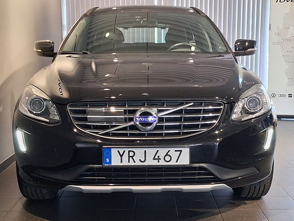 Volvo XC60 2 of 14