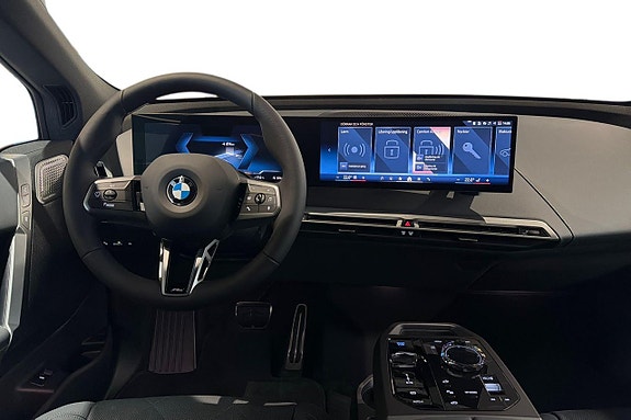 BMW iX 8 of 18
