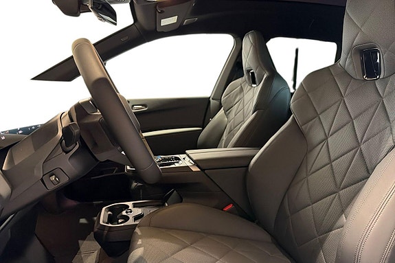 BMW iX 12 of 18