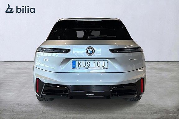 BMW iX 4 of 18