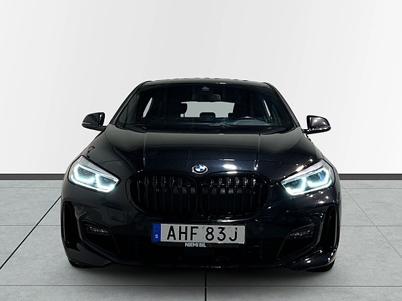 BMW 118i 2 of 19