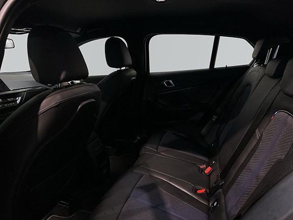 BMW 118i 8 of 19