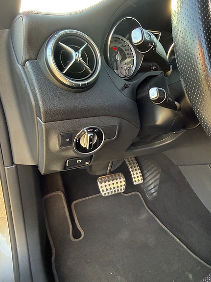 Mercedes-Benz CLA200 9 of 11