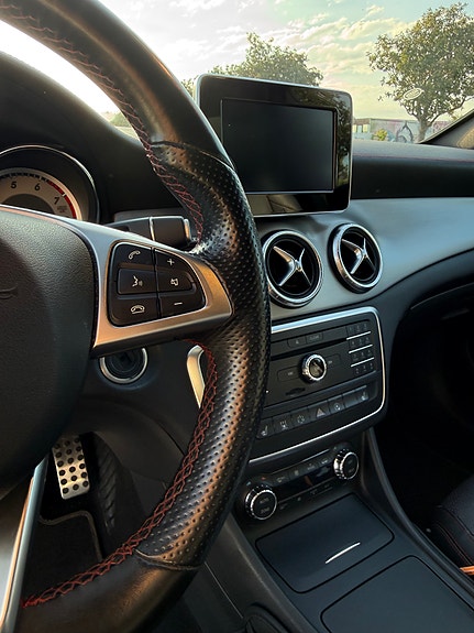 Mercedes-Benz CLA200 7 of 11