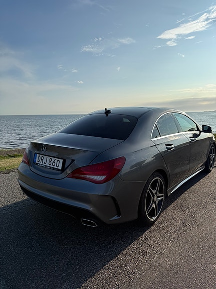 Mercedes-Benz CLA200 2 of 11