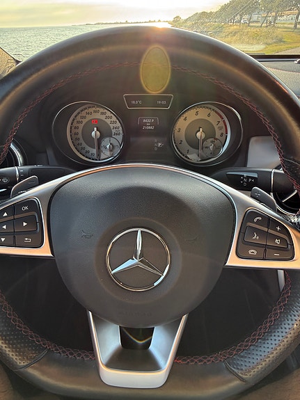Mercedes-Benz CLA200 5 of 11