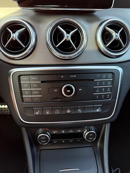 Mercedes-Benz CLA200 8 of 11