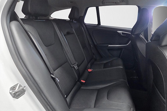 Volvo V60 11 of 19